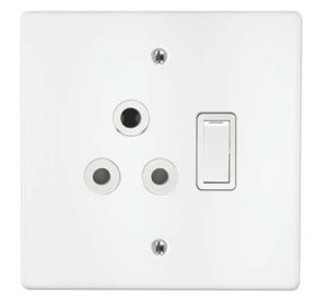 18060/101 16A SINGLE SSO + COVER PLATE 4X4