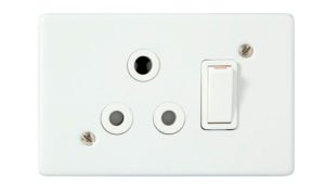 18061/101 16A SINGLE SSO + COVER PLATE 4X2